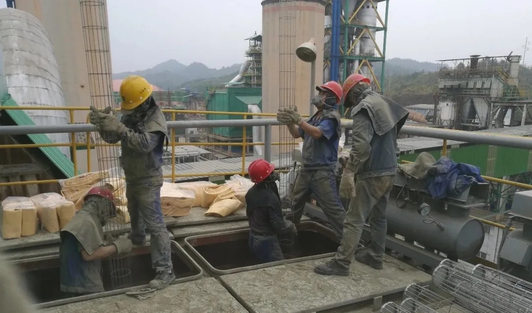 水泥廠窯頭布袋除塵器更換（huàn）除塵布袋（dài）