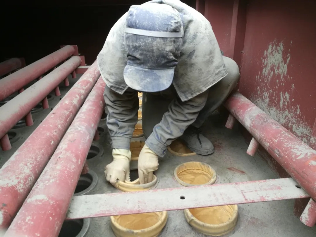 水泥廠窯頭布袋除塵器更換除（chú）塵布袋